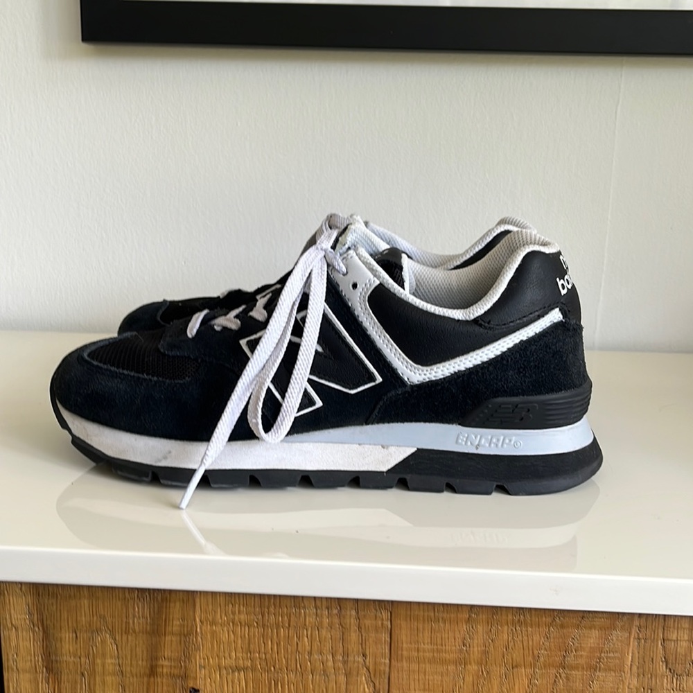 Retro style New Balance sneaker. 574D Rugged women’s size 9